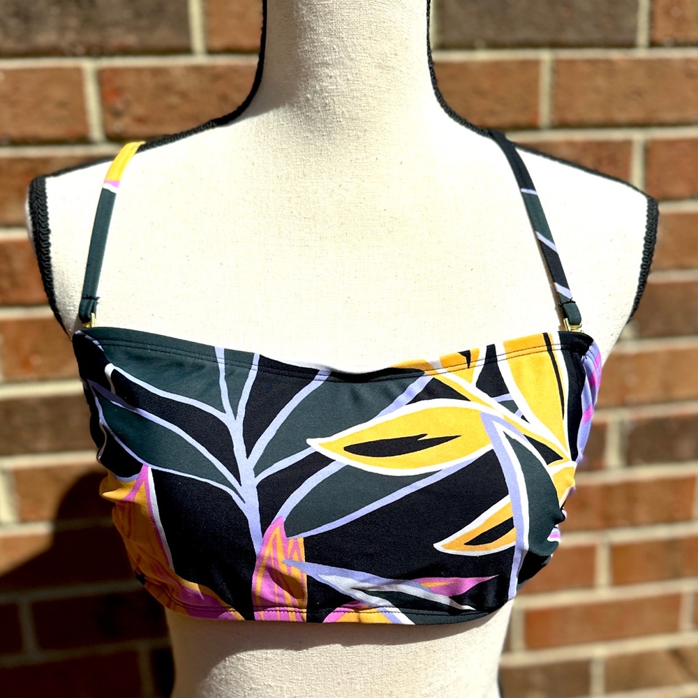 Kona Sol Bikini top. Size large.